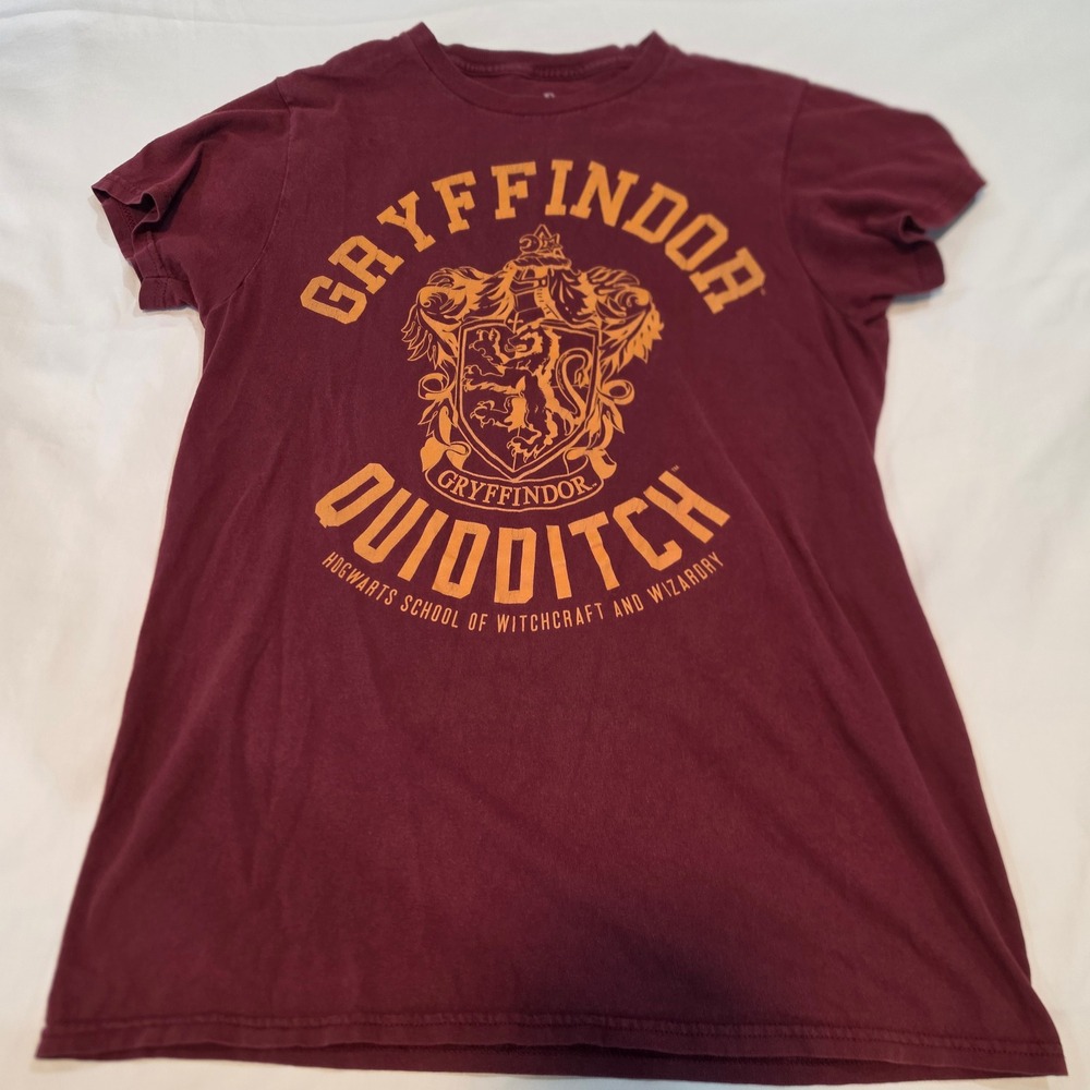 Harry Potter Gryffindor Quidditch T-Shirt Women M Burgundy Good Distressed Logo